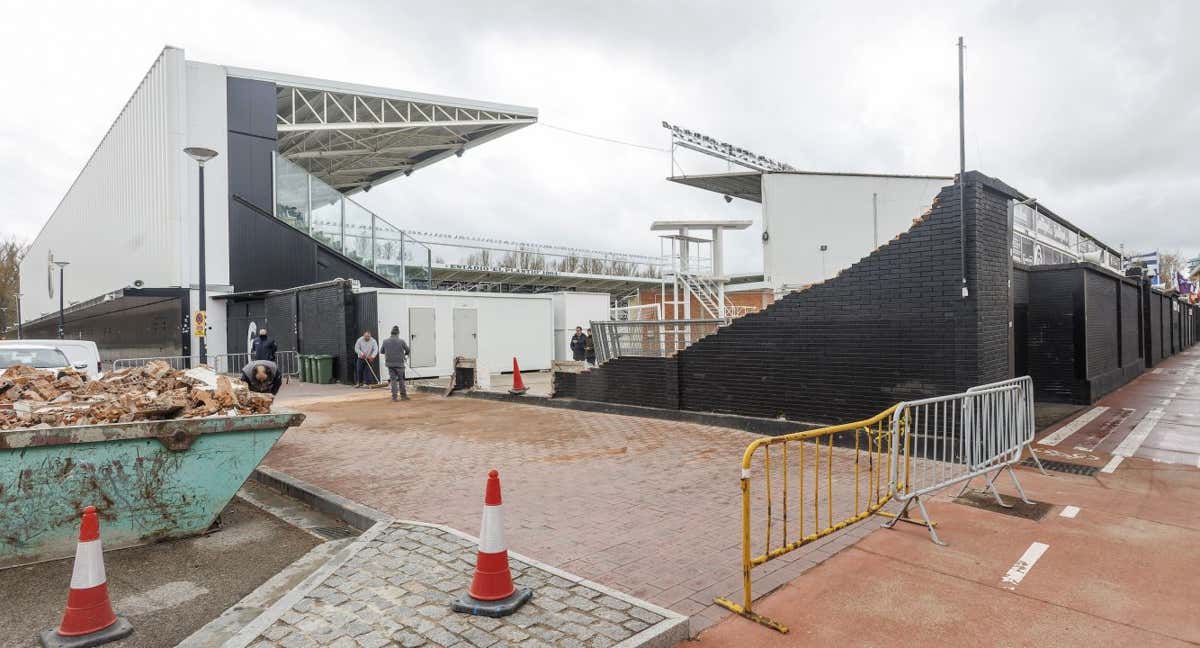 Estadio El Plantío tras el derrumbe de uno de sus muros debido al fuerte viento./EFE