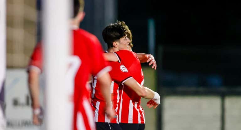 El Juvenil B del Athletic celebra un gol.