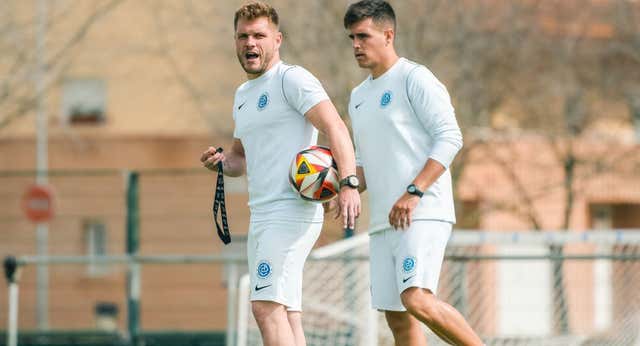 El Andorra se obceca en Ferran Costa y el equipo está sin entrenador a 48 horas de recibir al Mirandés