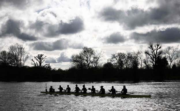 El equipo de Oxford en un entrenamiento. AFP