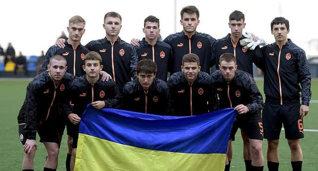 El largo viaje de los chavales del Shakhtar: una ciudad deportiva en ruinas, refugios antibombas y 24 horas de viaje hasta Barcelona