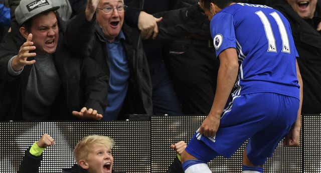 El ‘fin’ de los recogepelotas en la Premier League: no podrán devolverle el balón a los jugadores