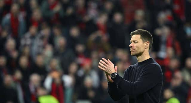 Así se comporta Xabi Alonso un día de partido: se parece más a Guardiola que a Ancelotti
