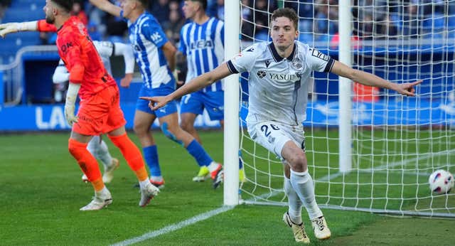 La mejor versión de Zakharyan guía a la Real Sociedad a una nueva victoria frente al Alavés
