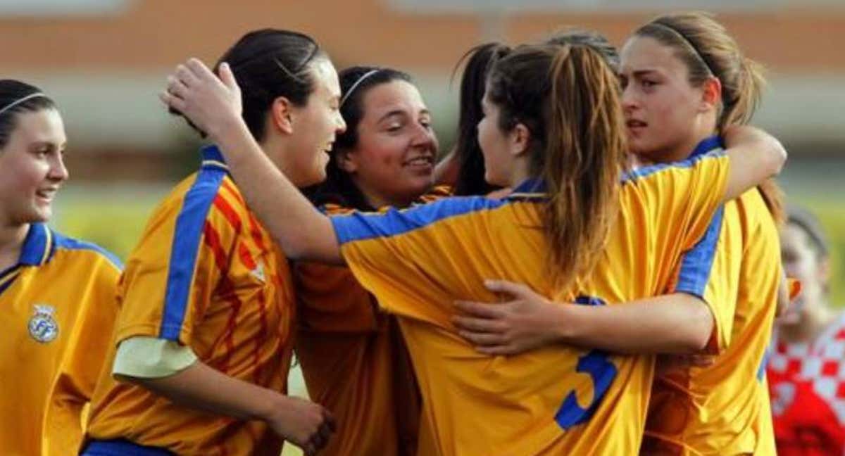 Alexia Putellas, Ivana Andrés o Gemma Gili celebran un gol ante Castilla y León. /Federación Valencia de Fútbol