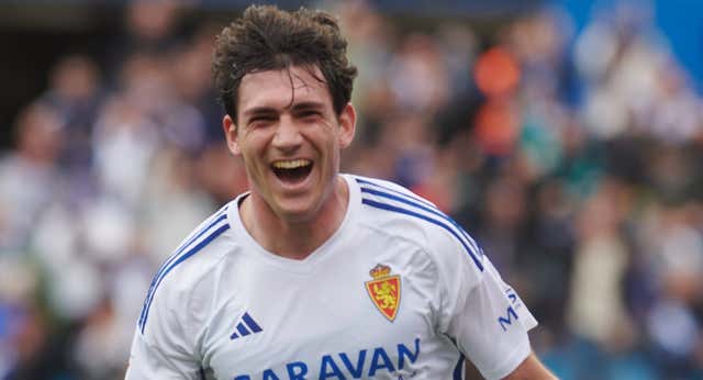 Iván Azón como síntoma: el nueve de casa que siempre acaba metiendo más goles que los fichajes