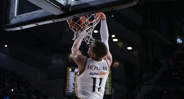 Mario Hezonja y un corazón blanco que da motivos para sonreír al madridismo