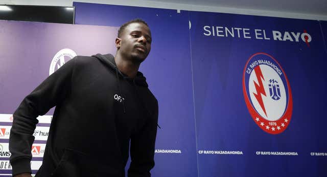 La solidaridad con Cheikh Sarr se queda en las redes sociales: «Se han portado mejor los clubes pequeños»
