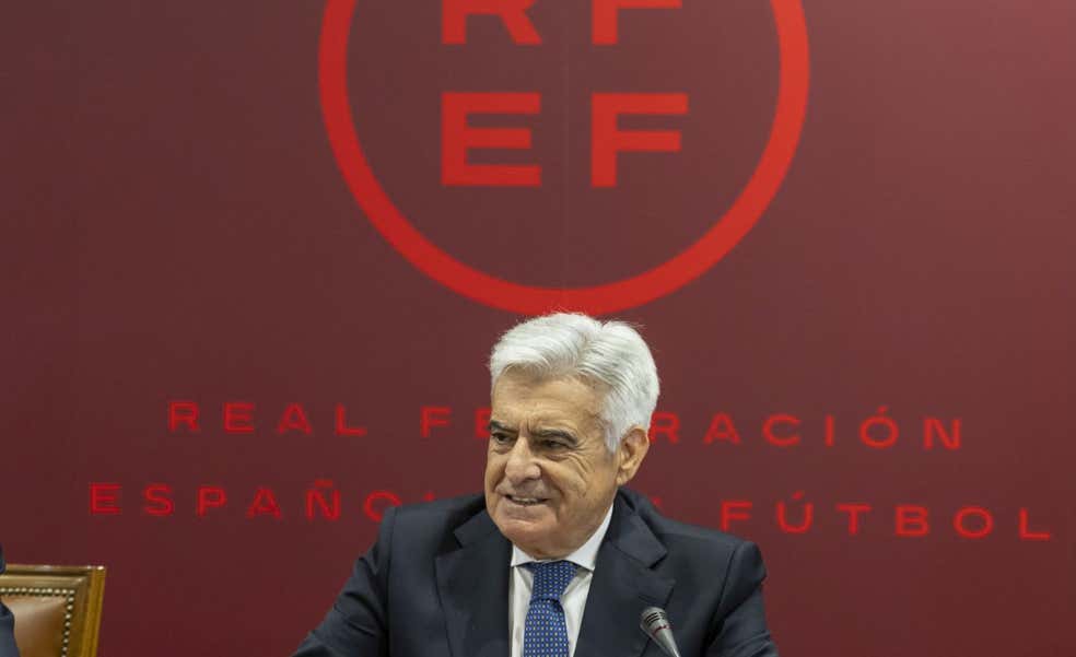 Pedro Rocha convoca elecciones, dimite y quiere ser elegido el 6 de mayo mientras Galán ya ha impugnado