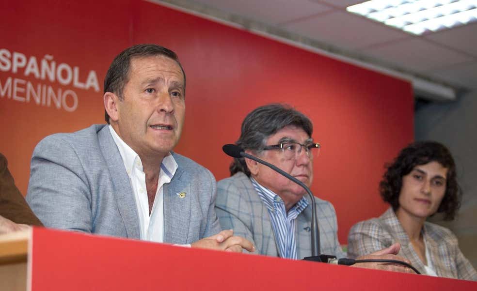El nuevo mandamás de la RFEF es... Rafael del Amo, ¡el presidente del fútbol femenino que ninguneó a las jugadoras en el lío de 'Las 15'!
