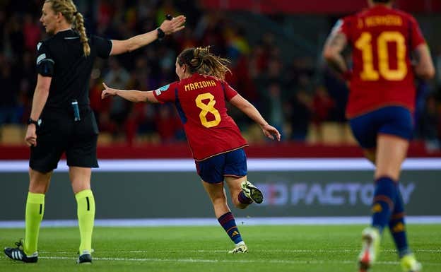 Mariona celebrando un gol en la Nations League.  RFEF