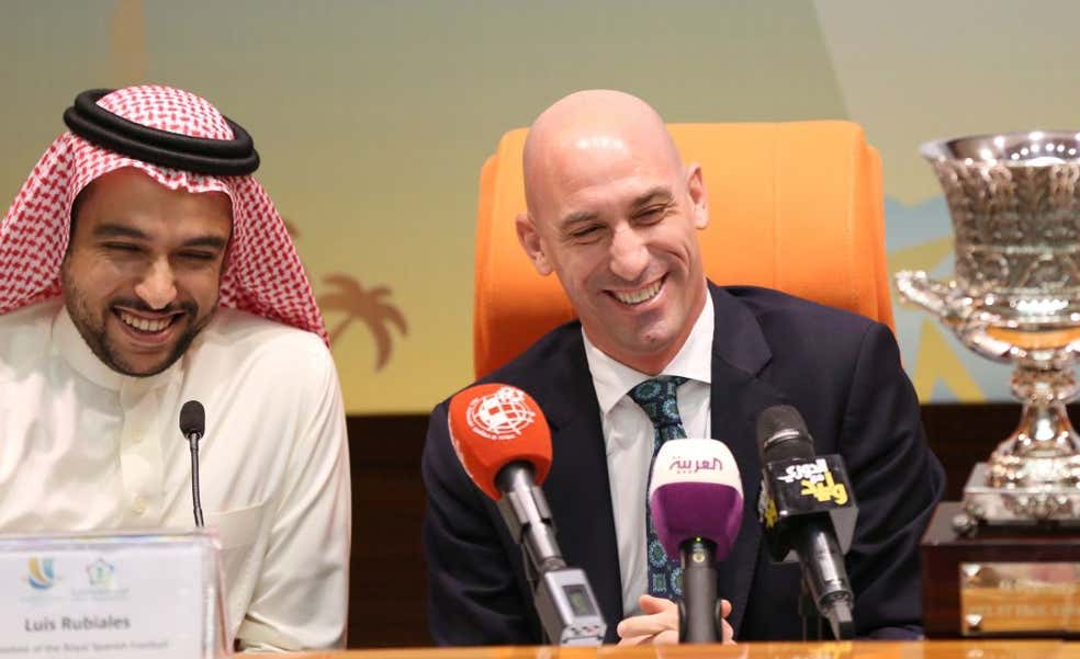 6.300 euros en petos y 20.000 en traductor y cocinero: salen a la luz los gastos de la RFEF en Arabia