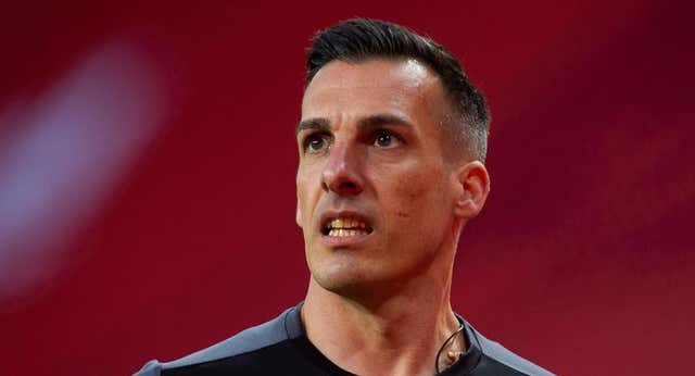 Una roja a Cristiano y los 1.094 días en los que Estrada no pisó el Bernabéu: «El poder que tienen ciertos equipos…»
