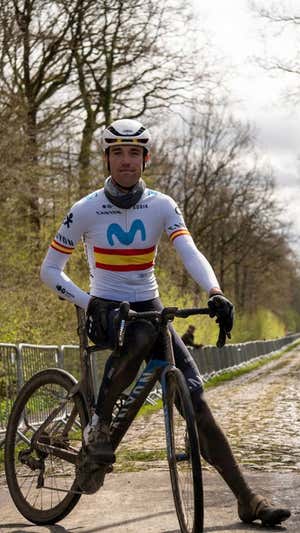 Oier Lazkano, en el mítico Bosque de Arenberg.  MOVISTAR TEAM / DANI SÁNCHEZ