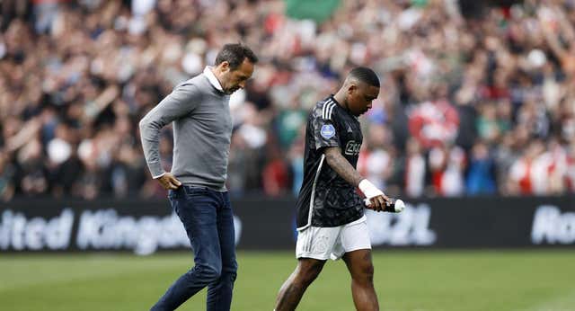 El Ajax toca fondo con una “humillación histórica” y un delito penal