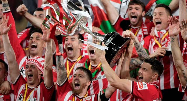 En el Athletic de Nico Williams, los veteranos antepusieron hacer historia a las dudas con sus contratos
