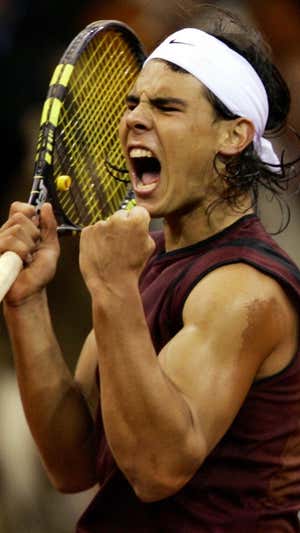 Rafael Nadal celebra su punto ante Roddick en la Davis 2004.  REUTERS