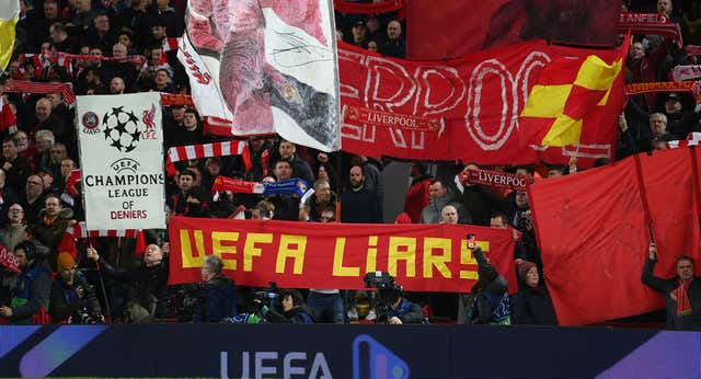 ¿Por qué el Liverpool y otros equipos ingleses pitan el himno de la Champions League?
