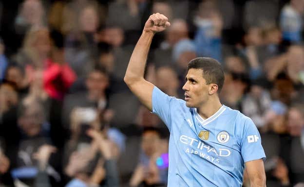 Rodrigo celebra un gol ante el Aston Villa.  EFE