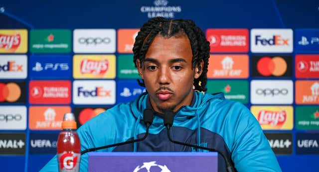Koundé se cansa de un Mbappé que eclipsa el PSG-Barça: «Me gustaría hablar más de nosotros que de él»