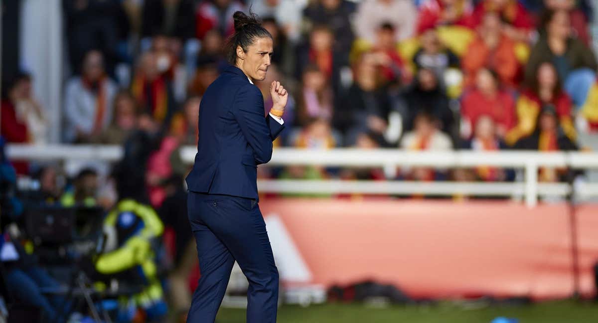 Montse Tomé, seleccionadora española, durante el partido entre España y República Checa en El Plantío de Burgos.