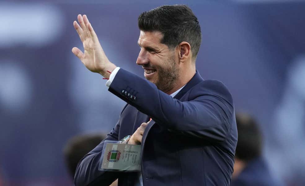 La Federación quiere negociar con Albert Luque y no descarta dejar su puesto vacante en la Eurocopa