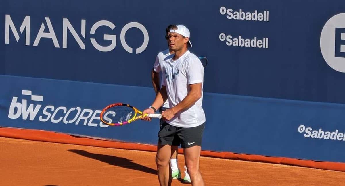 Rafa Nadal, entrenando en el Godó./RELEVO