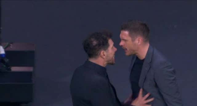 Simeone y el director deportivo del Dortmund se encaran por un ‘tú fuiste primero’