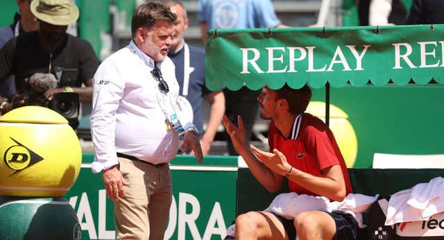 Medvedev monta un escándalo en Montecarlo tras un error grosero del juez de silla: «¡Abre los ojos, haced algo!
