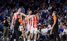 Milos Teodosic se enciende por una técnica... ¡y tienen que separarlo tras encararse con un árbitro español!
