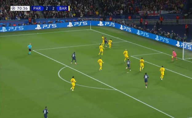 Raphinha hace con Koundé el 2x1 sobre Mbappé.