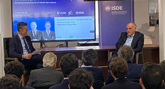 Tebas ‘apoya’ a Rocha: «Era un florero, hay mil o dos mil mejores que él, pero no pueden ganar»