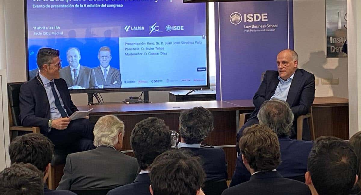 Tebas, en un coloquio celebrado en la escuela ISDE.