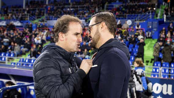 Arrasate charla con Bordalás antes de un Getafe-Osasuna. /EFE