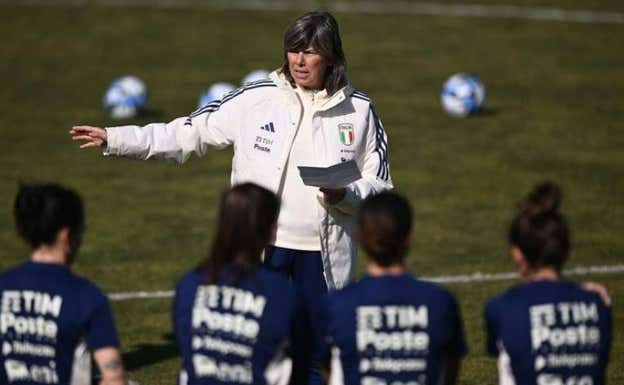 Milena Bertolini, durante su etapa como seleccionadora italiana.  IG Milena Bertolini
