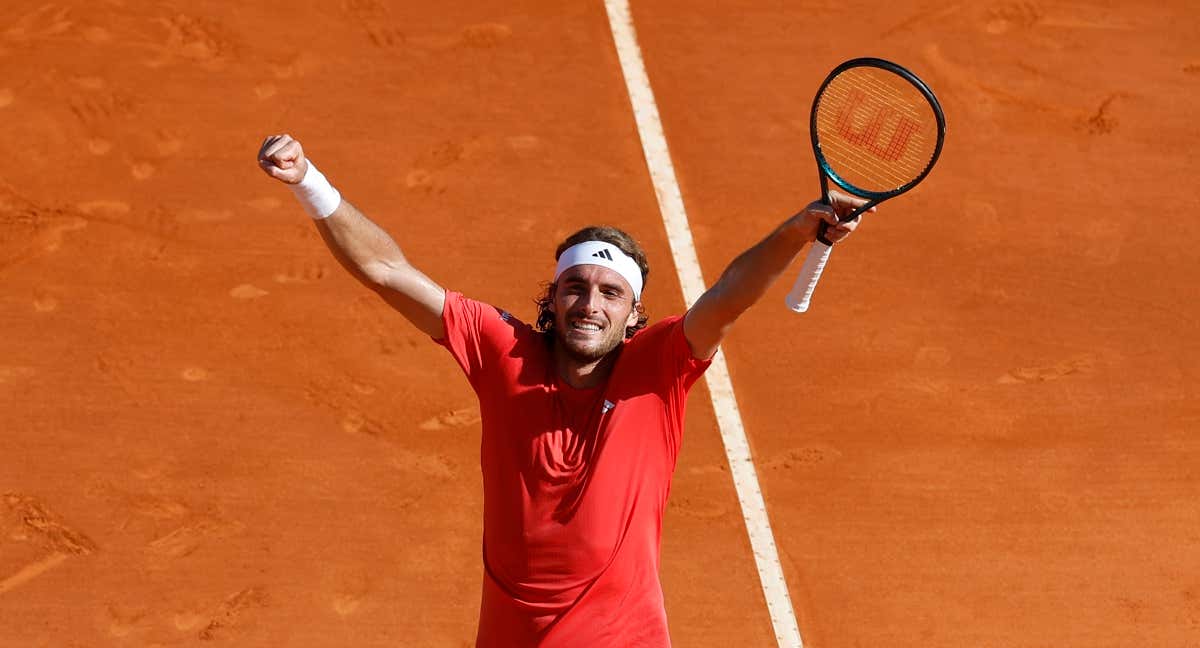 Tsitsipas celebra el triunfo ante Sinner.