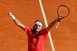 Tsitsipas y una lesión dejan a Sinner sin final