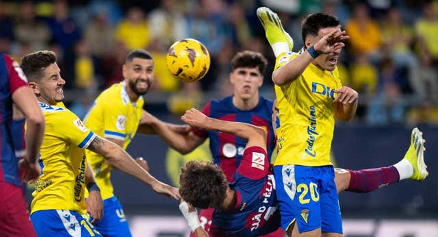 Una genialidad de Joao Félix guía al Barça en Cádiz antes del PSG