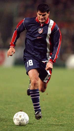 Roberto Fresnedoso, en un partido de UEFA frente al Lens.  Getty