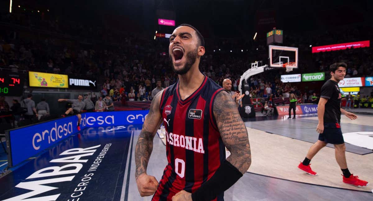 Markus Howard tras meter el triple ganador ante el Río Breogán. /ACB PHOTO/A. BOUZO