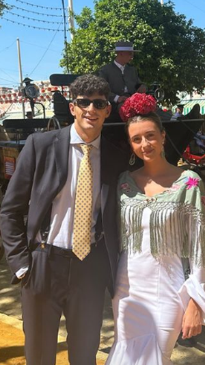 Arturo junto a su pareja en Sevilla. RRSS