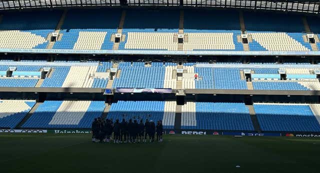 A Ancelotti «nada le quita el sueño» y al Real Madrid tampoco: entrenaron tranquilos, bajo la mirada de Juni Calafat y JAS