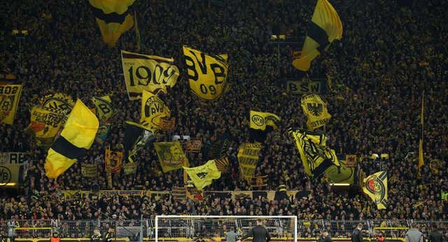 Infiltrados en el muro del Dortmund: prohibido grabar y una grada llena a una hora del partido