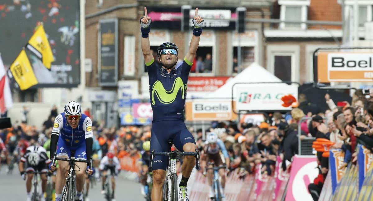 Alejandro Valverde gana su cuarta Lieja-Bastoña-Lieja y se la dedica a Michele Scarponi, en 2017.