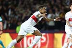 El Barça pierde los nervios y Mbappé acaba con el sueño blaugrana