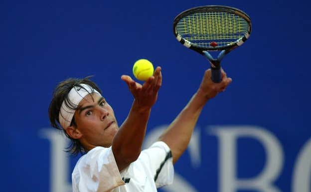 Rafael Nadal, cuando debutó con 16 años en Montecarlo.  AP Photo/Lionel Cironneau