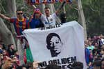 Un nuevo judas para el barcelonismo: caras de cerdo, billetes y abucheo memorable