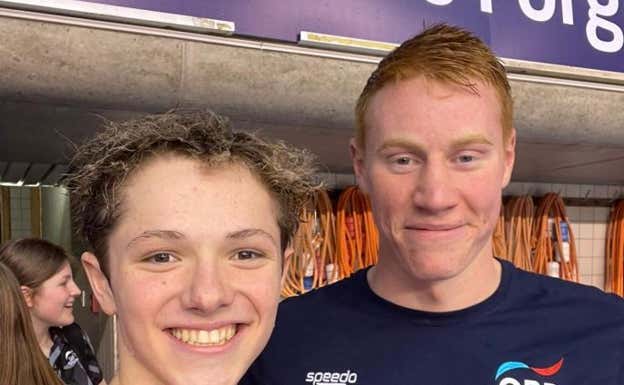 Fente Damers junto a Tom Dean, medallista olímpico.