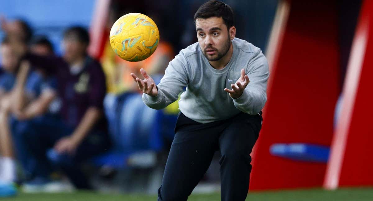 Jonatan Giráldez, entrenador del FC Barcelona, durante un partido. /EFE