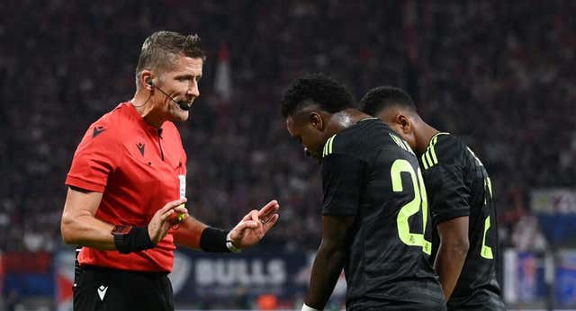 El árbitro que pita al Real Madrid sacó de quicio a Modric y estaría vetado en LaLiga